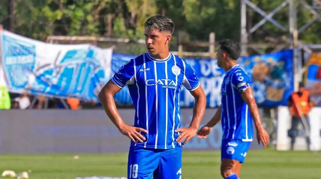 Salomón Rodríguez se acerca al Cacique.