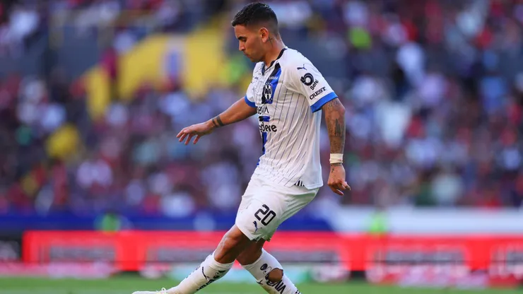 Sebastián Vegas con la camiseta de Monterrey.