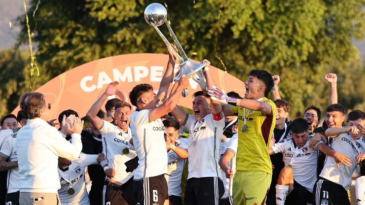 Colo Colo mira atento la reforma del fútbol joven.
