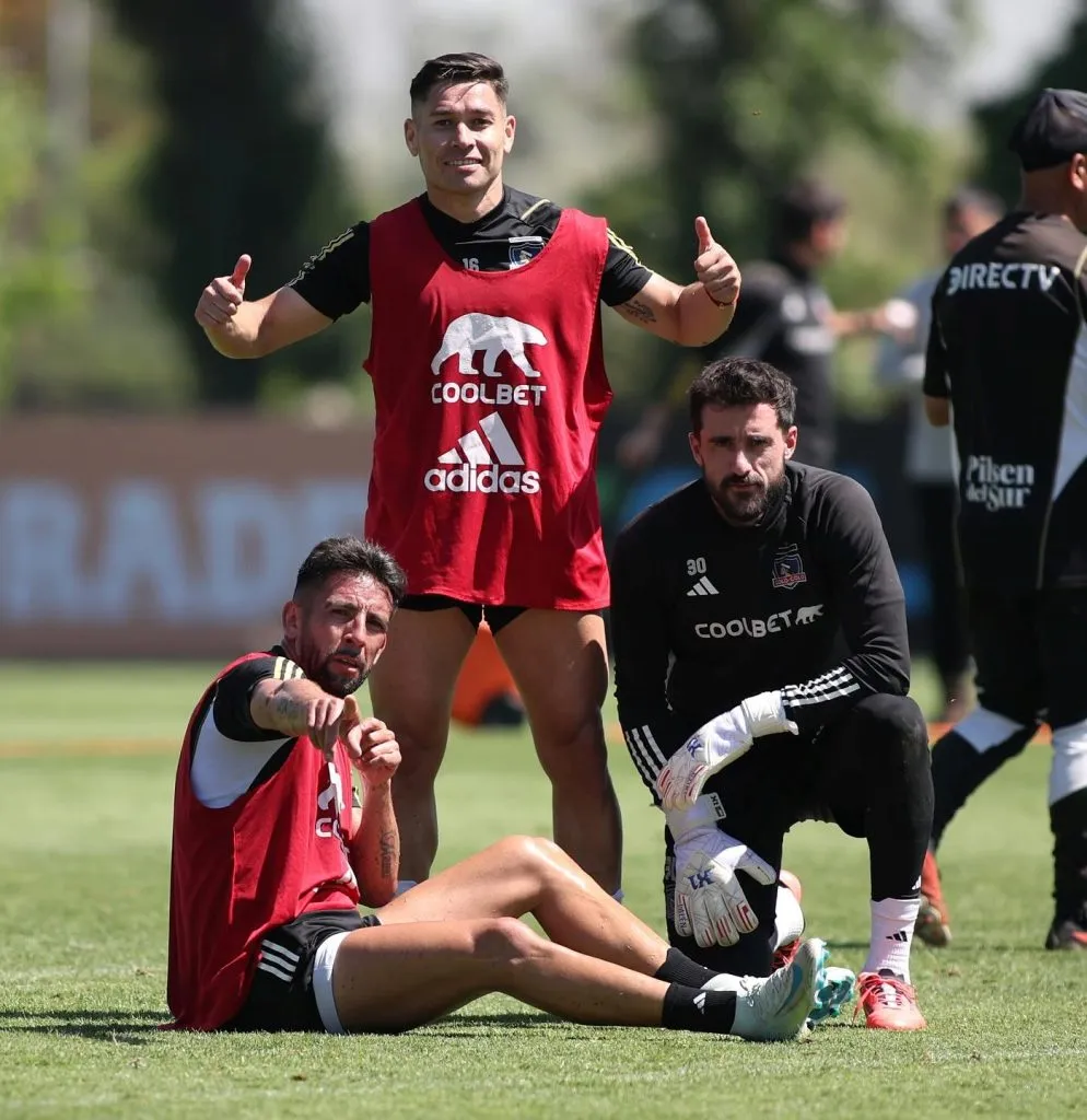 Óscar Opazo, Mauricio Isla y Fernando de Paul en el entrenamiento. (Foto: Colo Colo)