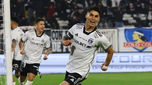 Erick Wiemberg celebra el año nuevo con guiño a Colo Colo.