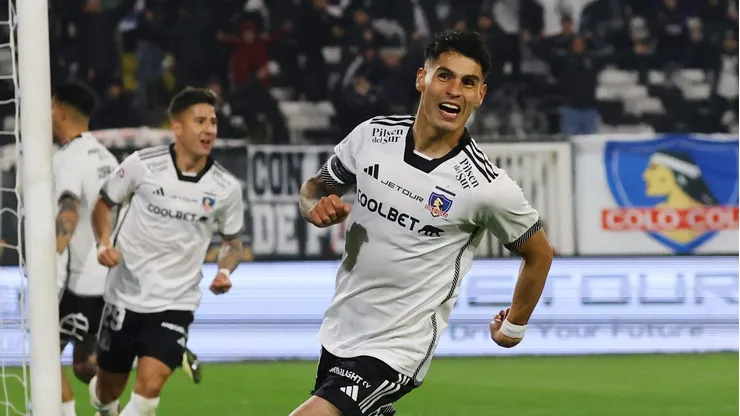 Erick Wiemberg celebra el año nuevo con guiño a Colo Colo.