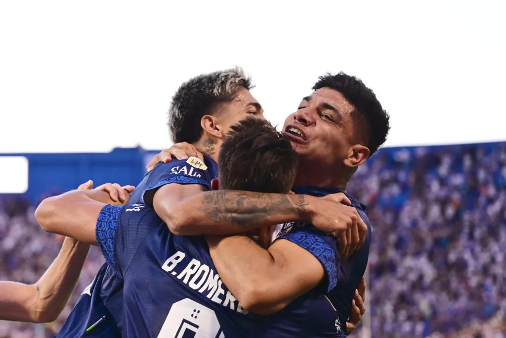 Claudio Aquino con sus compañeros en Vélez Sarsfield. (Foto: Getty Images)