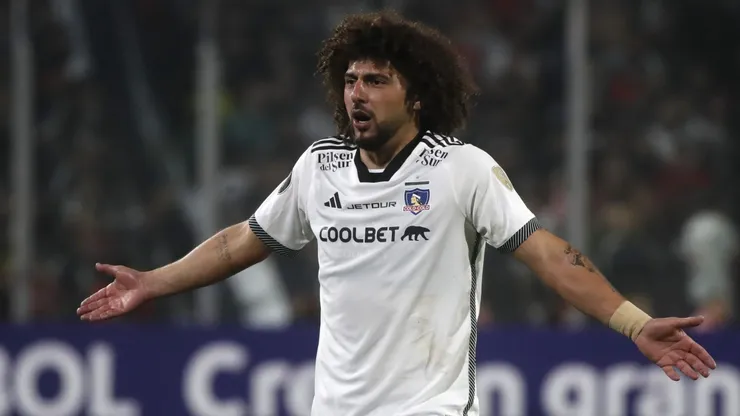 Representante de Maximiliano Falcón rompe el silencio y aclara su situación en Colo Colo.