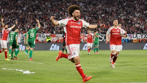 Sorpresa total: Maxi Falcón llega al hotel de concentración de Colo Colo en Uruguay.