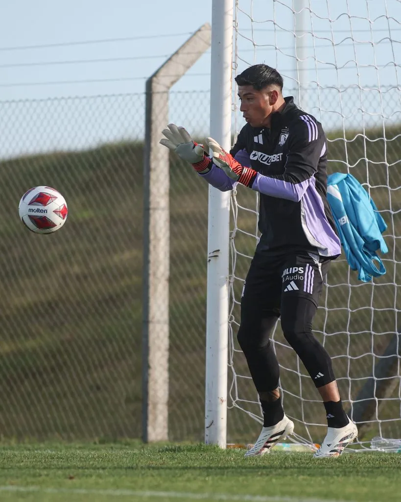 Brayan Cortés en los entrenamientos en Uruguay. (Foto: Colo Colo)