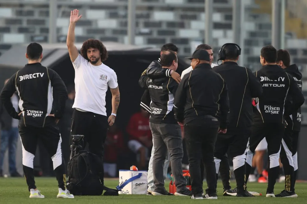 Maximiliano Falcón se empieza a despedir de Colo Colo. Imagen: Dragomir Yankovic /Photosport