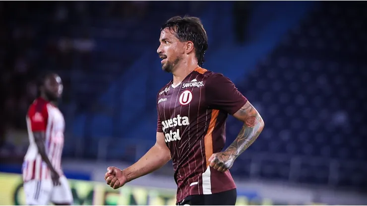 Costa anotó un golazo en triunfo de Universitario en Colombia.
