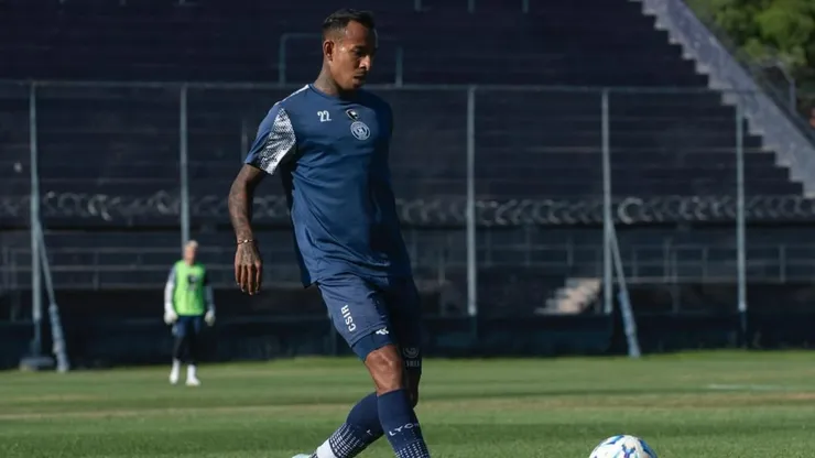 ¿Se ilusiona Colo Colo? Independiente Rivadavia se abre a la salida de Sebastián Villa.