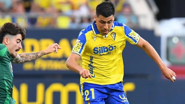 Tomás Alarcón con la camiseta del Cádiz.