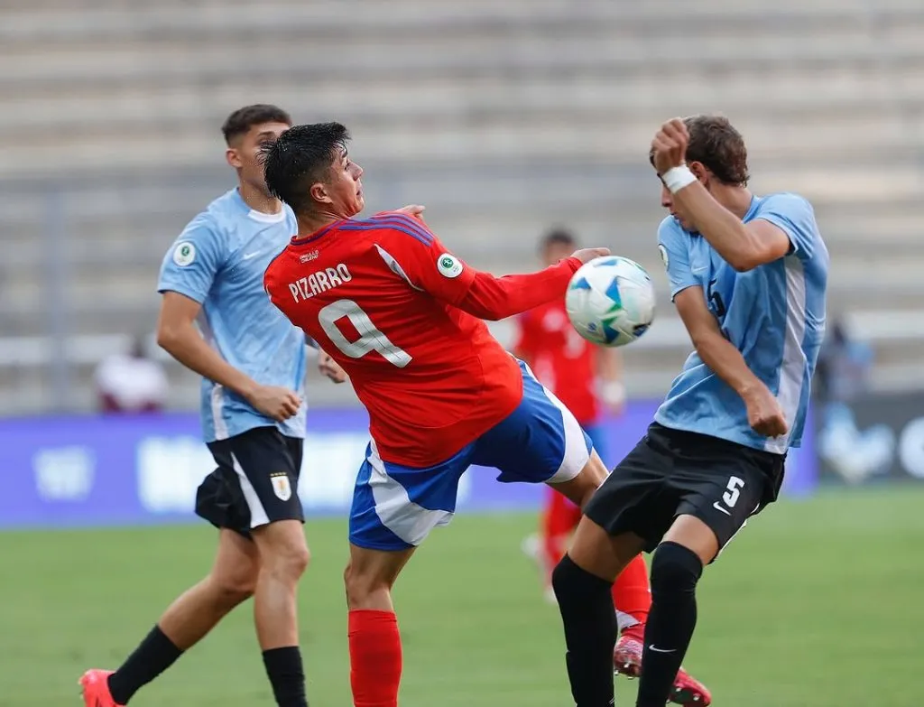 Damián Pizarro en el Suamericano Sub 20 ante Uruguay. Imagen: La Roja