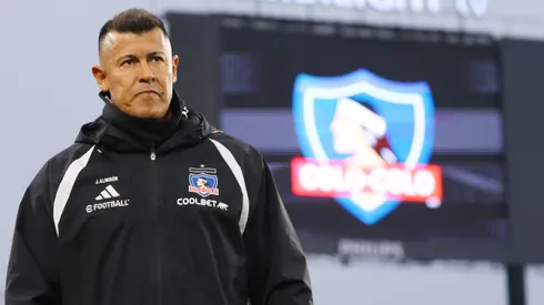 Jorge Almirón tiene contrato en Colo Colo hasta diciembre de 2025.