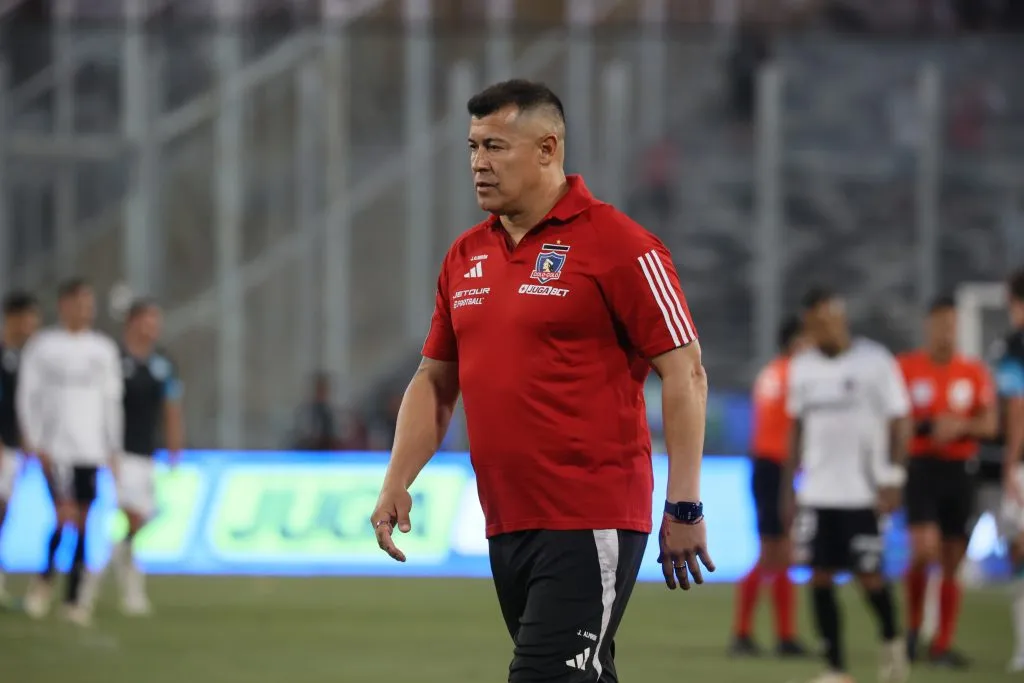 Jorge Almirón en el partido de Colo Colo. (Foto: Photosport)