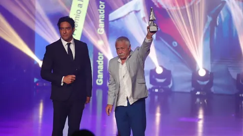 Carlos Caszely recibió su primer Copihue de Oro.