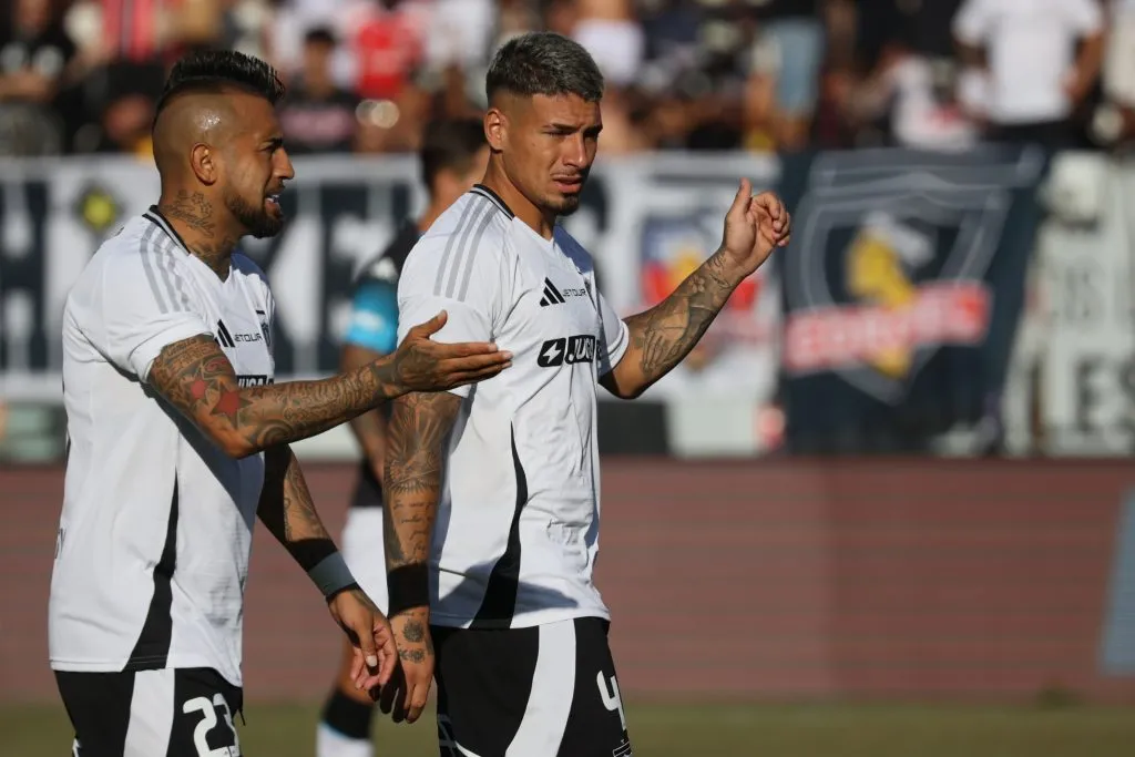 Arturo Vidal y Alan Saldivia en el último amistoso de Colo Colo. (Foto: Photosport)
