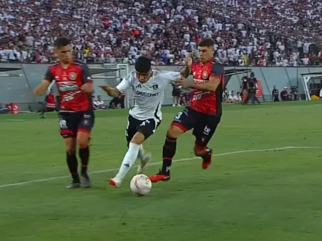 ¡Polémica! El claro penal para Colo Colo que no fue cobrado