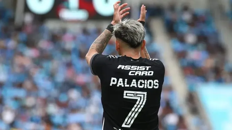 Carlos Palacios con la camiseta siete de Colo Colo