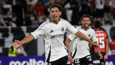 Salomón Rodríguez festeja su primer gol en Colo Colo en el empate 2-2 ante Deportes Limache en la fecha 1 de la Copa Chile 2025.