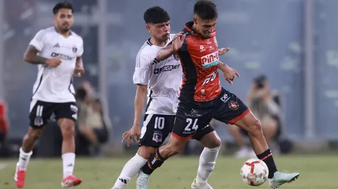 Dylan Portilla jugando por Limache ante Colo Colo.