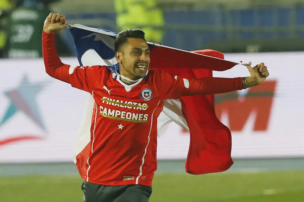 El histórico Gonzalo Jara respaldó el esquema de Jorge Almirón en Colo Colo | Foto: Photosport