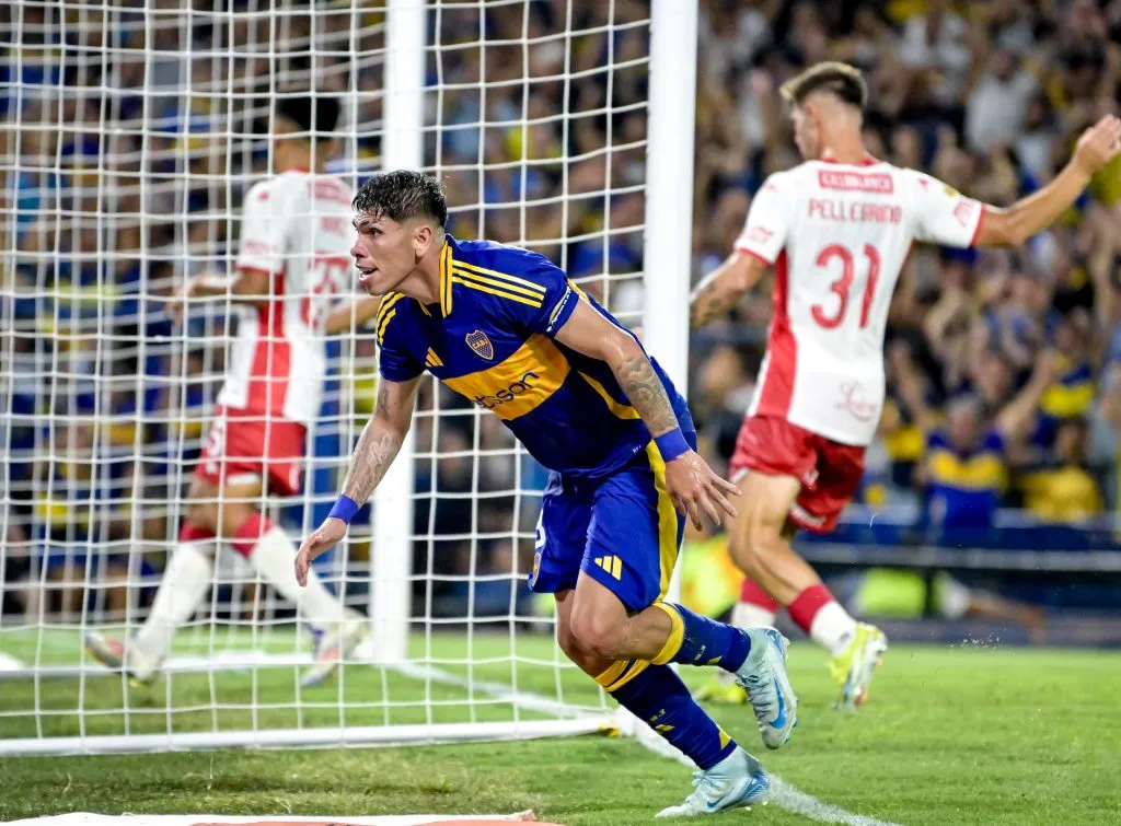 Carlos Palacios marcó un verdadero golazo y le dio el triunfo a Boca Juniors sobre Huracán.