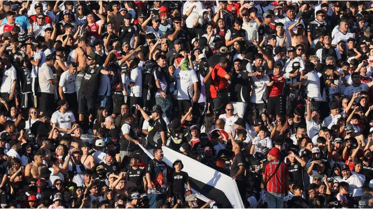 El apoyo incondicional de los hinchas para el partido de Colo Colo.