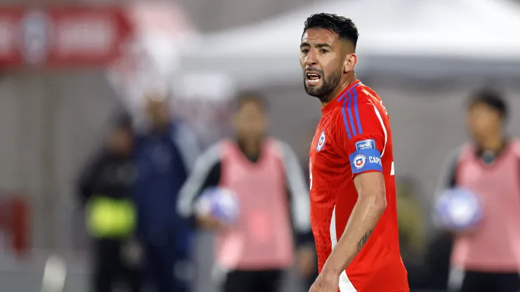 Mauricio Isla preocupa a Colo Colo.