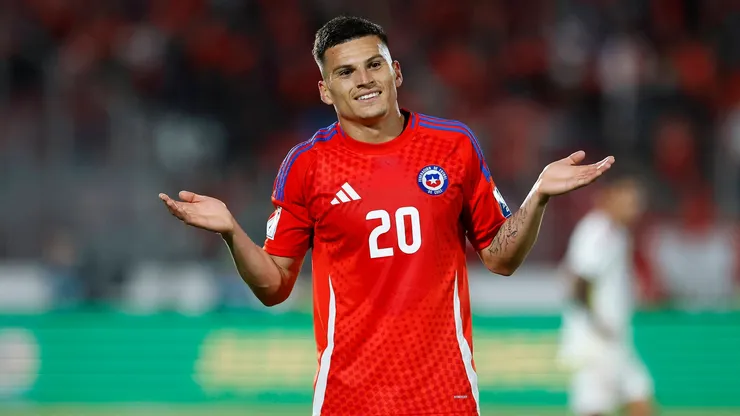 Lucas Cepeda festeja uno de sus dos goles en la victoria de Chile por 4-2 frente a Venezuela por las Eliminatorias Sudamericanas rumbo al Mundial 2026.
