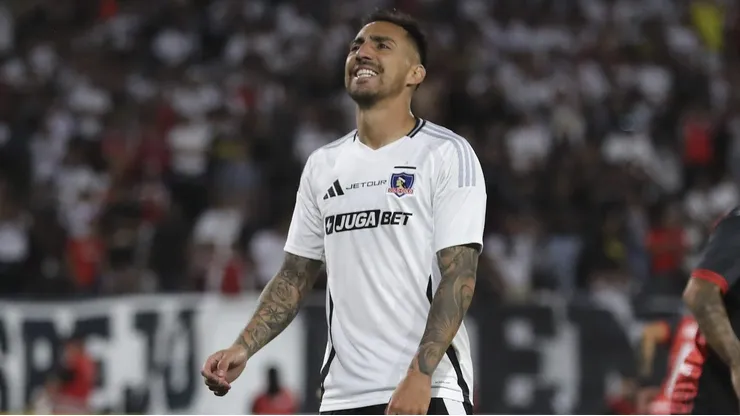 En Colo Colo se preocupan por el estado físico de Javier Correa.