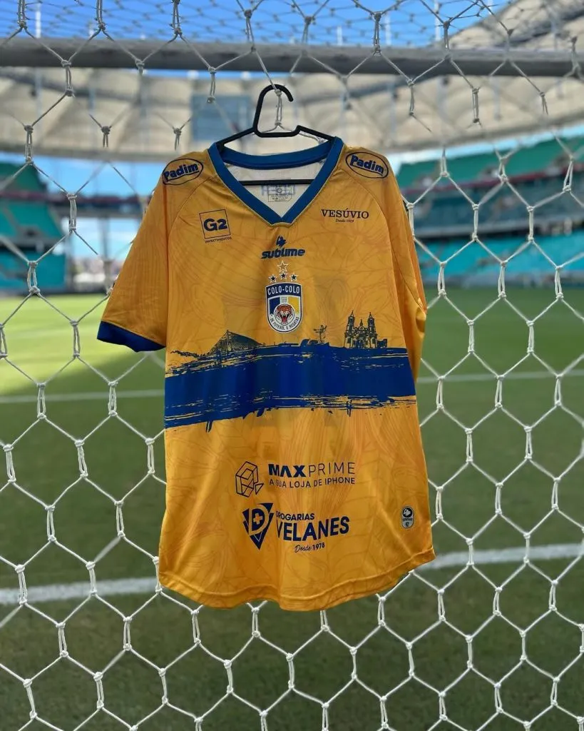 La camiseta de Colo Colo Futebol e Regatas de Brasil | Foto: Instagram @colocolofroficial