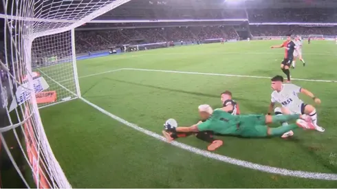 Keylor Navas se luce en Newell's y los hinchas de Colo Colo se lamentan.