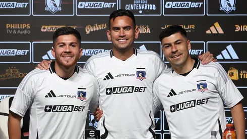 Tomás Alarcón, Víctor Felipe Méndez y Sebastián Vegas siendo presentados en Colo Colo.