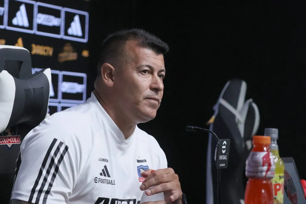 Jorge Almirón lanzó sus dardos en conferencia de prensa | Foto: Photosport
