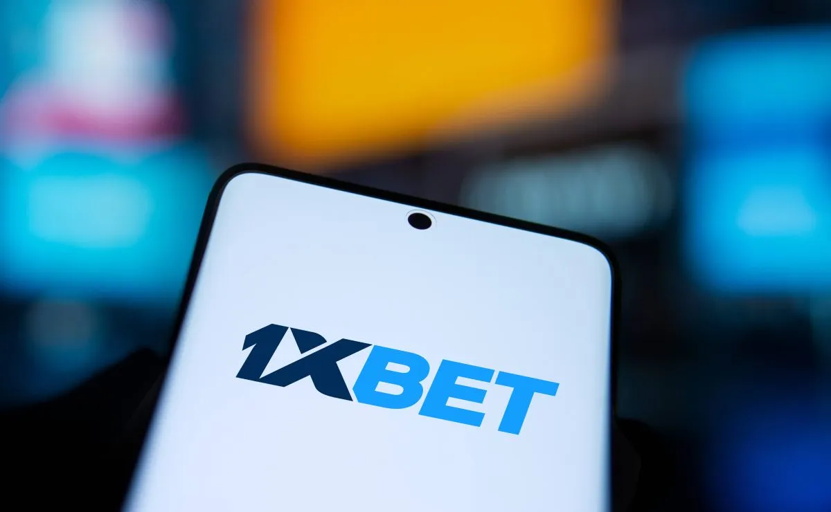 Interface do aplicativo 1xbet mostrando opções de apostas esportivas e cassino