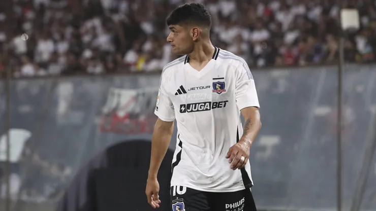 Claudio Aquino recibió tarjeta roja en Colo Colo.