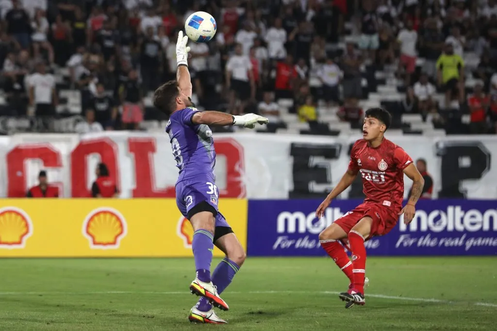 Fernando de Paul gana bonos para seguir teniendo oportunidades en Colo Colo. Imagen: Felipe Zanca/Photosport
