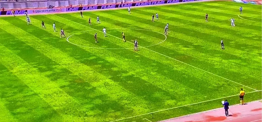 La jugada previa al tanto de Javier Correa en el Colo Colo vs La Serena.