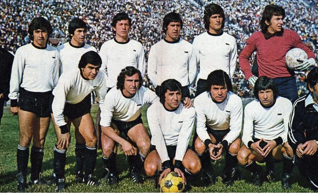 Parte del plantel de Colo Colo en 1976.