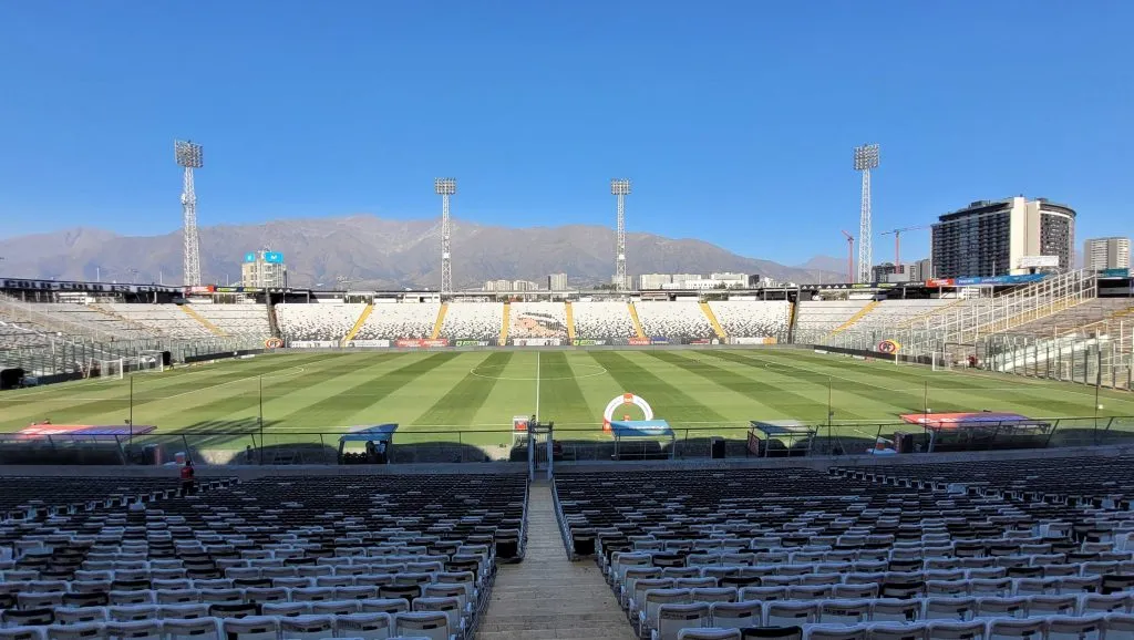 Colo Colo sigue cuidando la cancha del Monumental