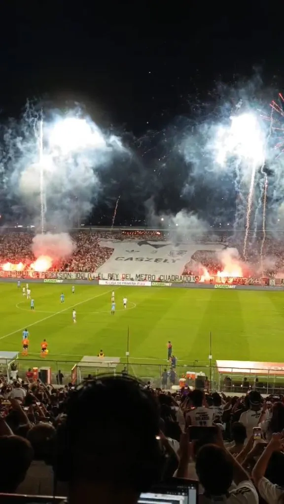 El reconocimiento a Carlos Caszely. (Foto: DaleAlbo)