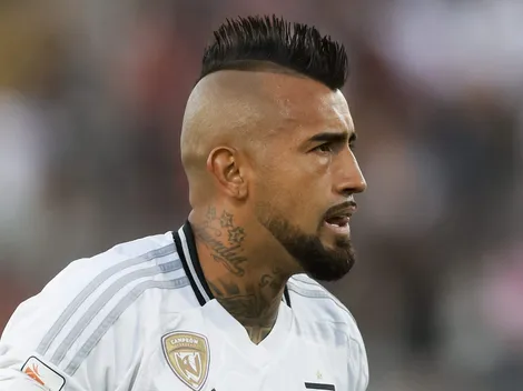 Vidal explica la lesión que sufrió en partido de Colo Colo: “Me apreté…”