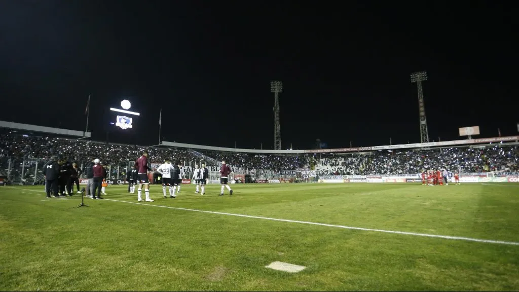 Colo Colo también ha tenido apagones en el Monumental.
