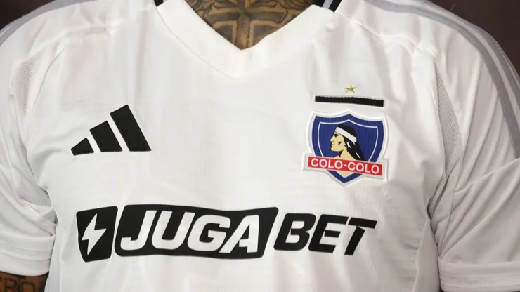 Colo Colo presenta nueva camiseta.