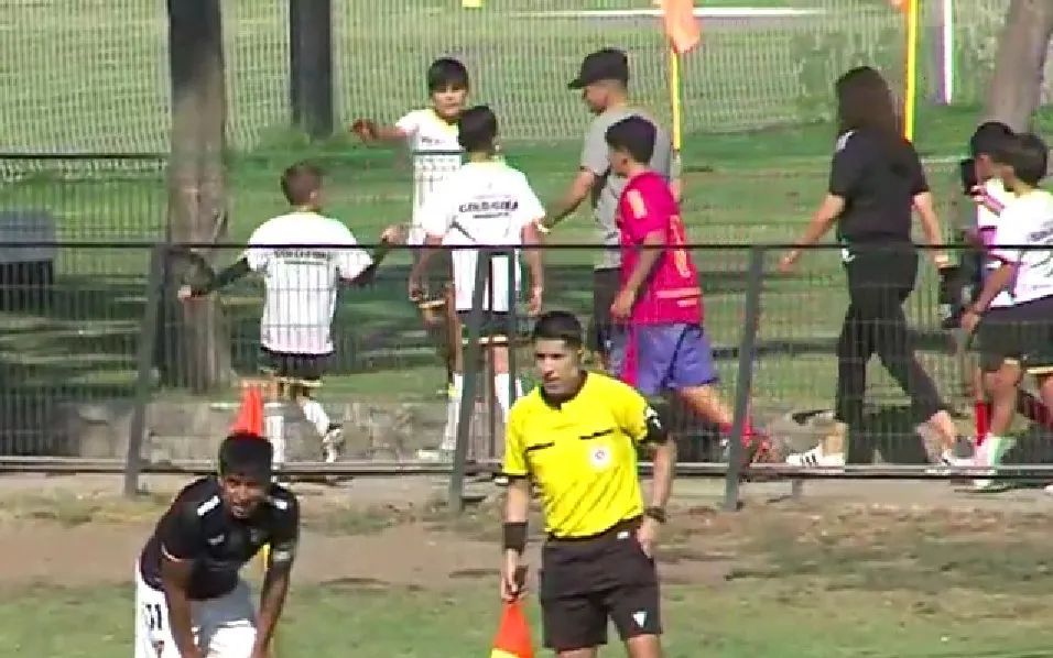 Carlos Palacios visitando el Monumental