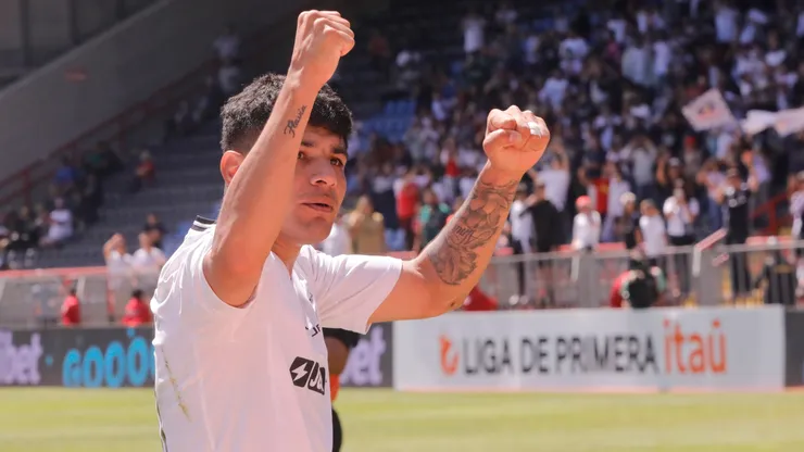 Claudio Aquino festeja su gol en la derrota por 2-1 ante Huachipato.