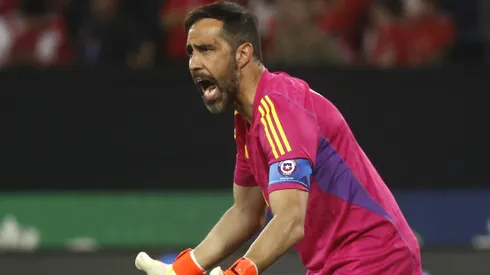 Claudio Bravo estalla tras ser vinculado a Universidad Católica.