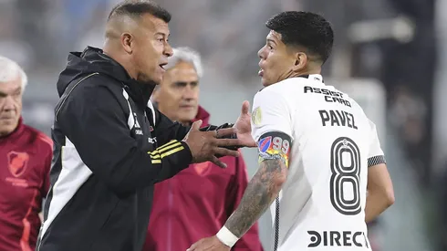 Jorge Almirón defendió a Esteban Pavez.