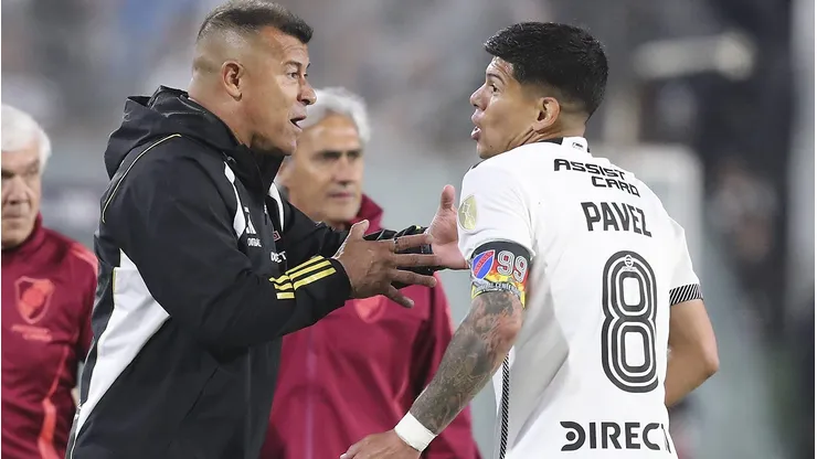 Jorge Almirón defendió a Esteban Pavez.