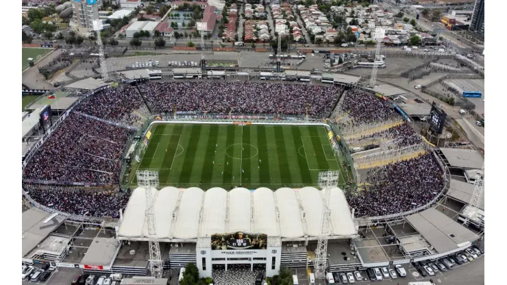 Con Almirón presente: El intenso trabajo de Colo Colo en la cancha del Estadio Monumental
