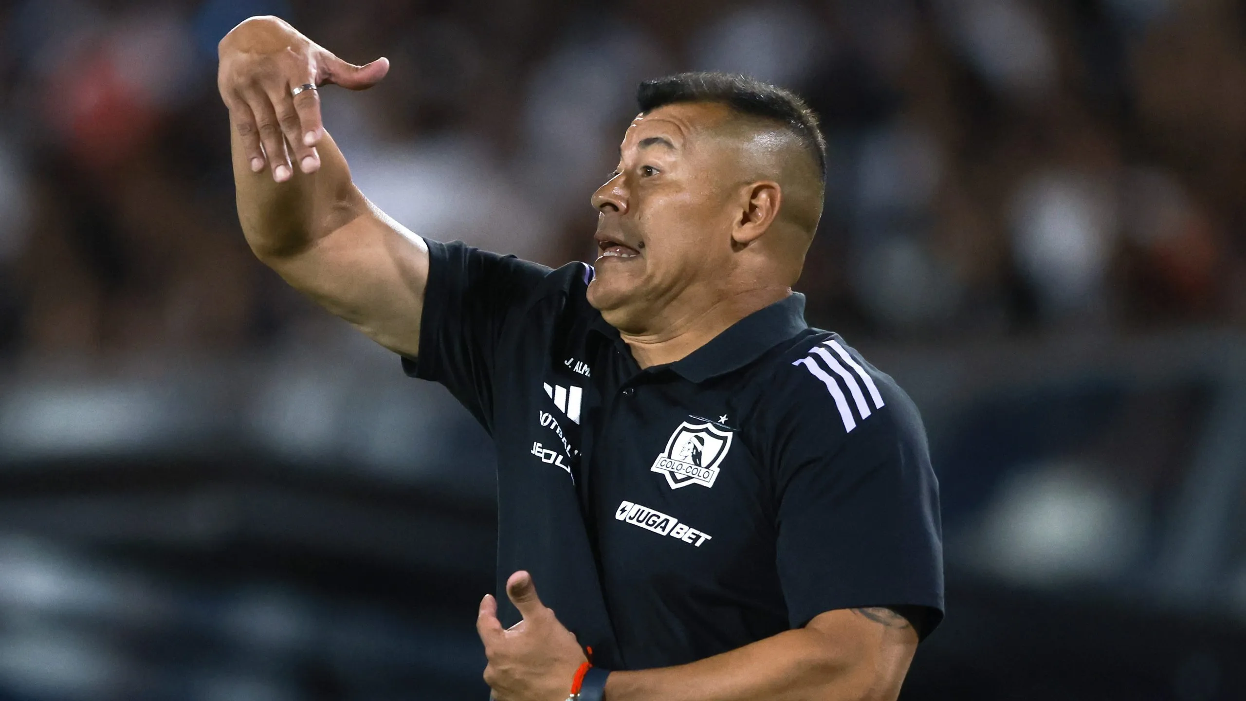 Jorge Almirón durante el partido ante Everton